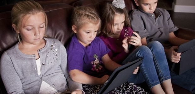 Se hai trovato utile questo articolo, condividilo sui tuoi profili social!Se ciascuno degli interessati al tema della sicurezza dei minori nell’uso delle moderne tecnologie digitali – parlo di nostri figli e dei vostri studenti – […]