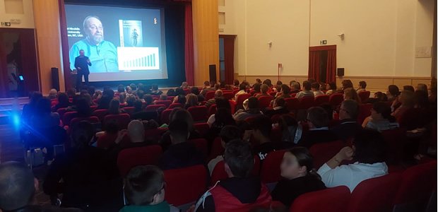 Se hai trovato utile questo articolo, condividilo sui tuoi profili social!Una conferenza eccezionale quella di lunedì 8 aprile 2024 a Santo Stefano di Zimella (VR), con oltre 160 spettatori, per lo più ragazzi e genitori, […]
