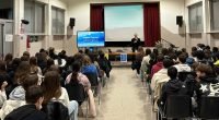 Sono stato ospite della Scuola Secondaria di 1° Grado “S. Negro” dell’Istituto Comprensivo “A. Faedo” di Chiampo (VI), dove mercoledì 13 novembre ho avuto il piacere di incontrare un centinaio di studenti di terza media […]