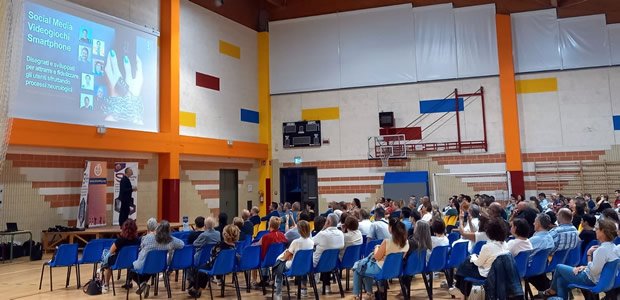 Se hai trovato utile questo articolo, condividilo sui tuoi profili social!Bellissima e intensa conferenza presso l’importante complesso scolastico dell’Istituto Salesiano G. Bearzi di Udine, che include scuola primaria, scuola secondaria, Istituto Tecnico Informatico e Meccatronico […]