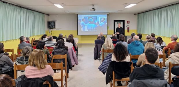 Se hai trovato utile questo articolo, condividilo sui tuoi profili social!Un’altra splendida serata quella di venerdì 27 febbraio presso il centro parrocchiale di San Lorenzo di Albignasego (PD), con numerose persone desiderose di approfondire il [&hellip;]