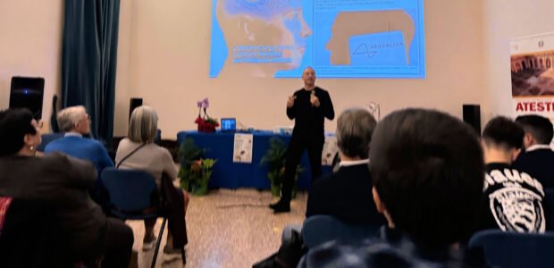 Un’altra splendida serata quella di venerdì 6 marzo nella magnifica aula magna dell’Istituto di Istruzione Superiore “Atestino” di Este (PD), all’interno dello storico edificio del XVII secolo, ex istituto “M.O. Amedeo di Savoia Duca D’Aosta, [&hellip;]