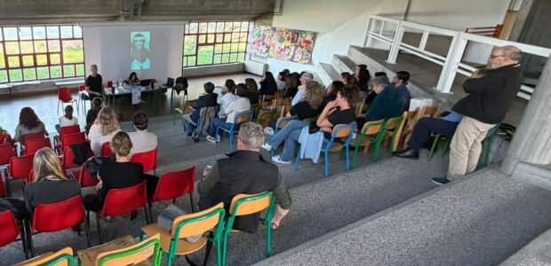Se hai trovato utile questo articolo, condividilo sui tuoi profili social!Un altro incontro molto partecipato e stimolante quello di lunedì 4 maggio sull’isola di Murano (VE), nel plesso Vivarini dell’Istituto Comprensivo Statale “Ugo Foscolo” di [&hellip;]