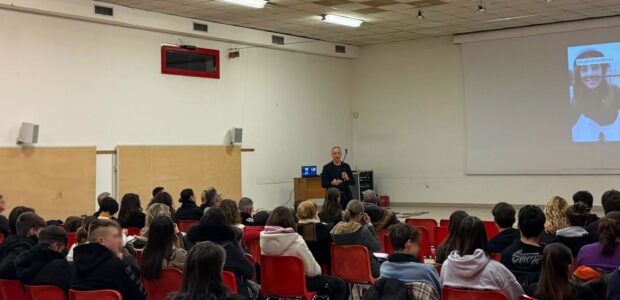 Se hai trovato utile questo articolo, condividilo sui tuoi profili social!Un’altra straordinaria serata di grande partecipazione quella di venerdì 23 gennaio nella grande sala del centro parrocchiale di Arsego (PD) per un altro appuntamento con [&hellip;]