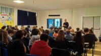 Dopo la conferenza nel Teatro Angelo Battelli di Macerata Feltria, il mini-tour nelle Marche è proseguito venerdì 15 maggio mattina con l’incontro con un centinaio di studenti e docenti della Scuola Secondaria di I Grado [&hellip;]